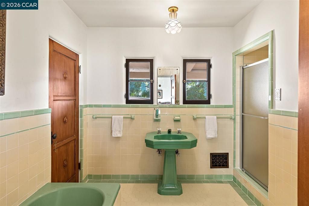 Image 47 of property listing at 1239 1239 Geneva St, Glendale, CA 91207