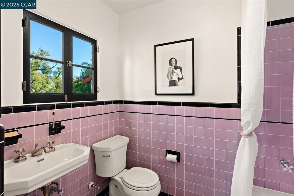 Image 53 of property listing at 1239 1239 Geneva St, Glendale, CA 91207