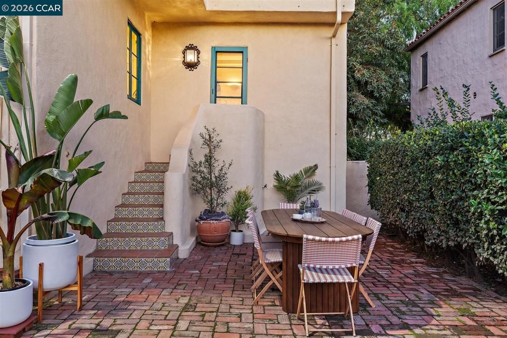 Image 55 of property listing at 1239 1239 Geneva St, Glendale, CA 91207