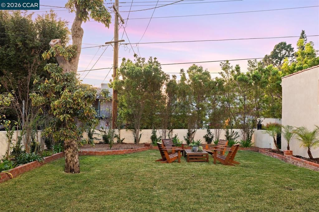 Image 58 of property listing at 1239 1239 Geneva St, Glendale, CA 91207