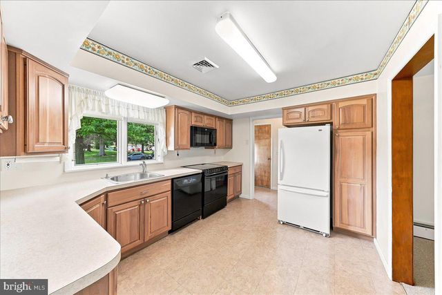 33 VAUX LN, Phoenixville, PA 19460