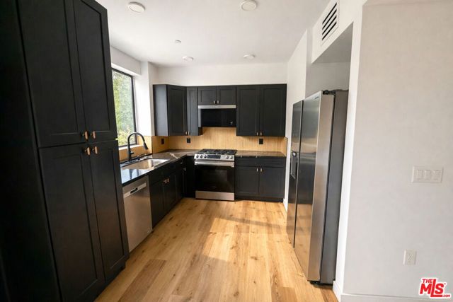 10867 Fruitland Drive 201, Studio City (los Angeles), CA 91604