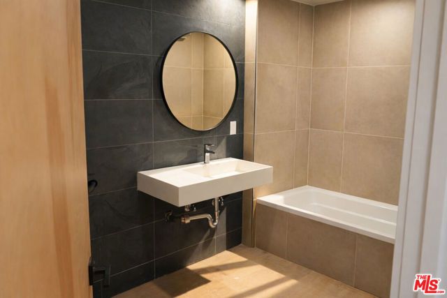 10867 Fruitland Drive 201, Studio City (los Angeles), CA 91604