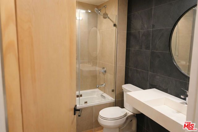 10867 Fruitland Drive 201, Studio City (los Angeles), CA 91604