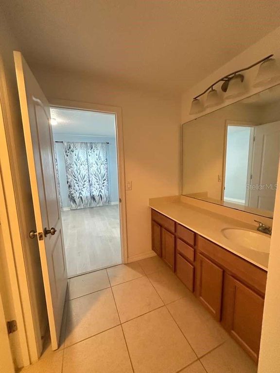 Image 12 of property listing at 10816 CABBAGE TREE LOOP, Orlando, FL 32825