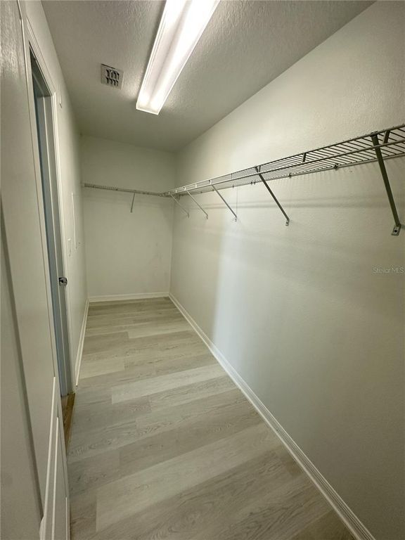 Image 18 of property listing at 10816 CABBAGE TREE LOOP, Orlando, FL 32825