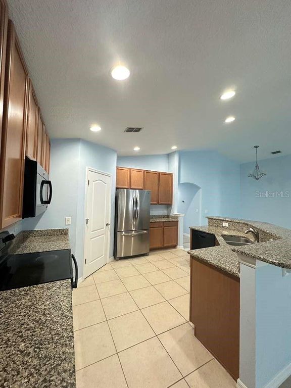 Image 3 of property listing at 10816 CABBAGE TREE LOOP, Orlando, FL 32825