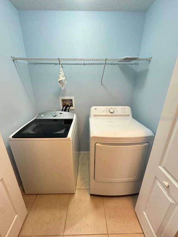 Image 5 of property listing at 10816 CABBAGE TREE LOOP, Orlando, FL 32825