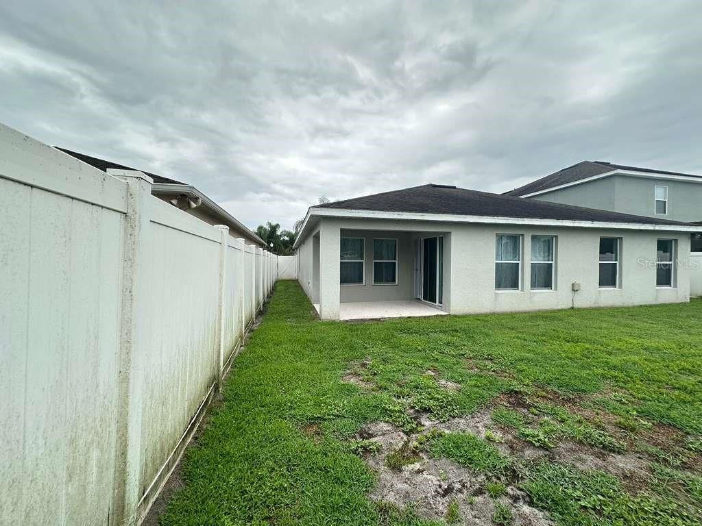 Image 7 of property listing at 10816 CABBAGE TREE LOOP, Orlando, FL 32825