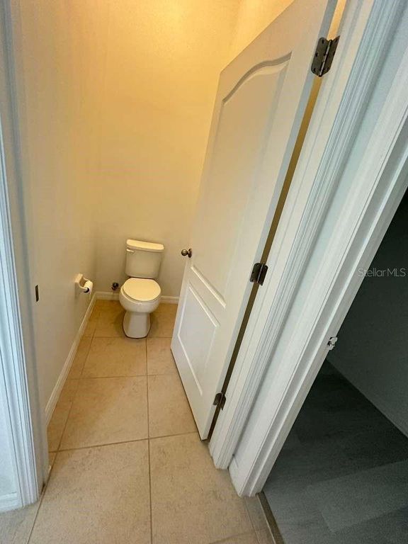Image 10 of property listing at 10816 CABBAGE TREE LOOP, Orlando, FL 32825