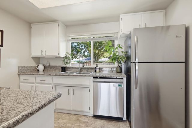 1156 Rosa Del Rio Way, Sacramento, CA 95822