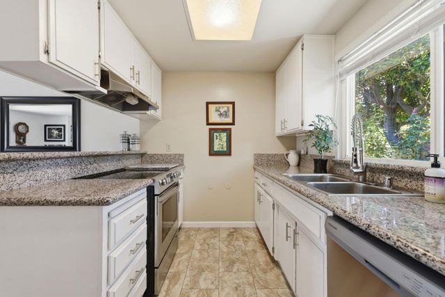 1156 Rosa Del Rio Way, Sacramento, CA 95822