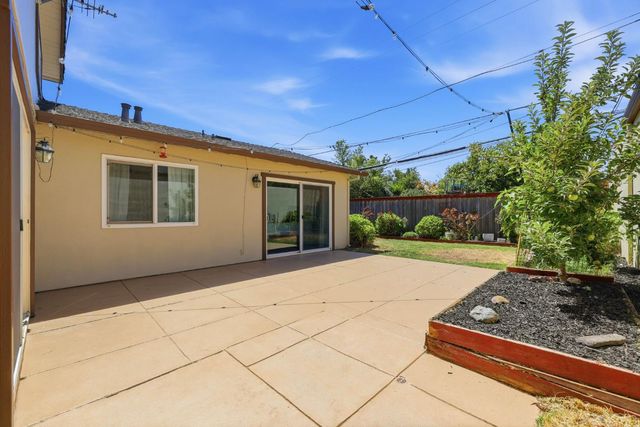 1156 Rosa Del Rio Way, Sacramento, CA 95822