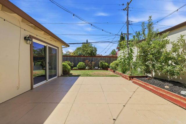 1156 Rosa Del Rio Way, Sacramento, CA 95822