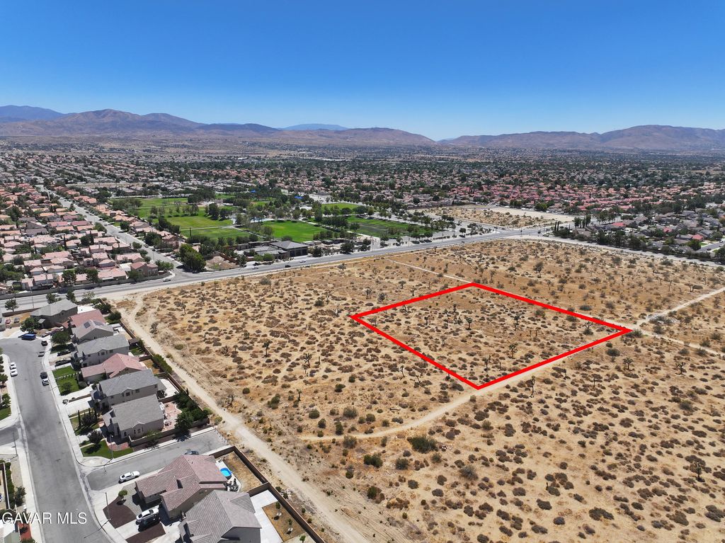 Ave R Vic 57th Ste, Palmdale, CA 93550