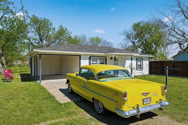 211 S Smyth Street, Mart, TX 76664