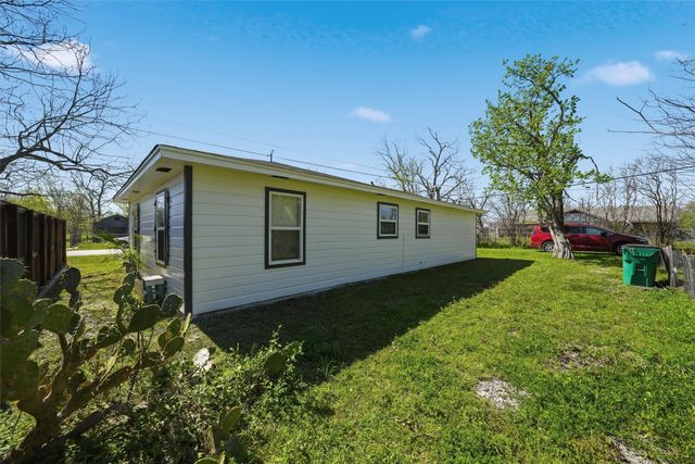 211 S Smyth Street, Mart, TX 76664