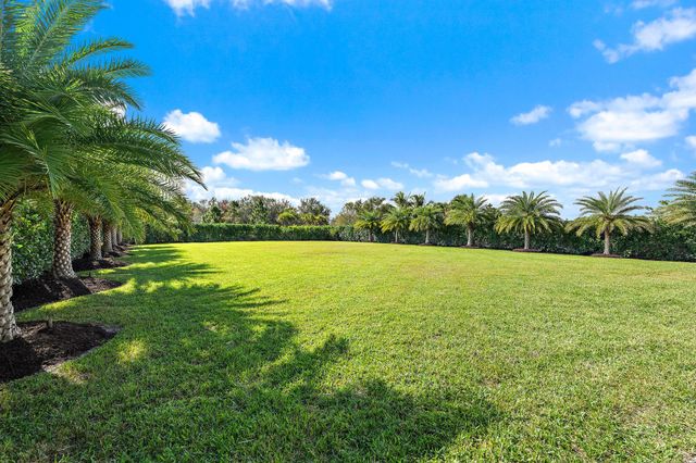 20181 SE Bridgewater Drive, Jupiter, FL 33458