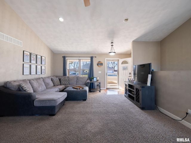 1816 Whitetail Lane, Pekin, IL 61554