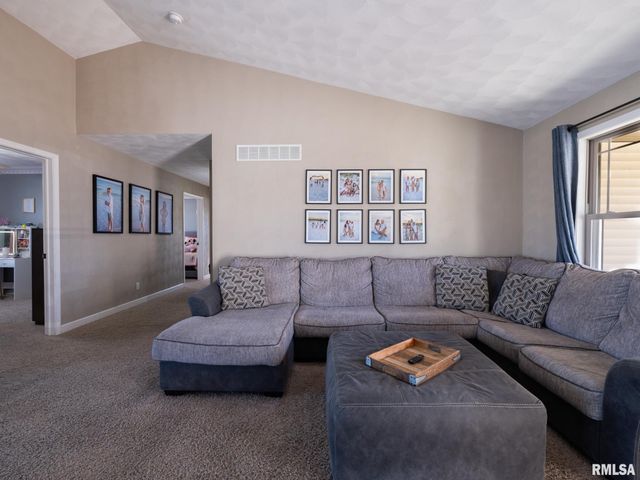 1816 Whitetail Lane, Pekin, IL 61554