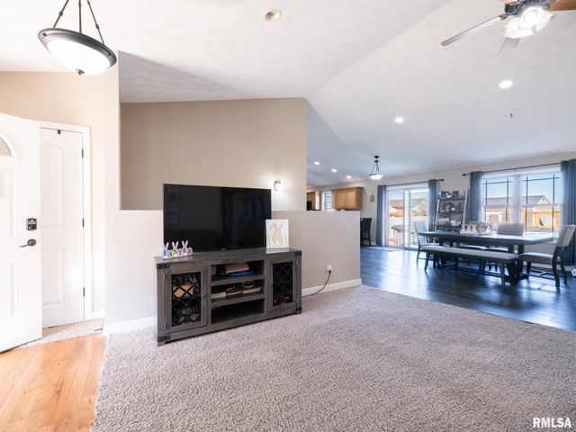 1816 Whitetail Lane, Pekin, IL 61554