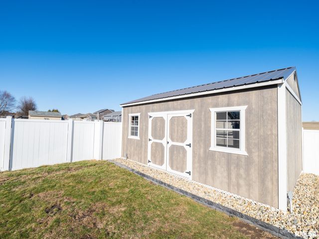 1816 Whitetail Lane, Pekin, IL 61554