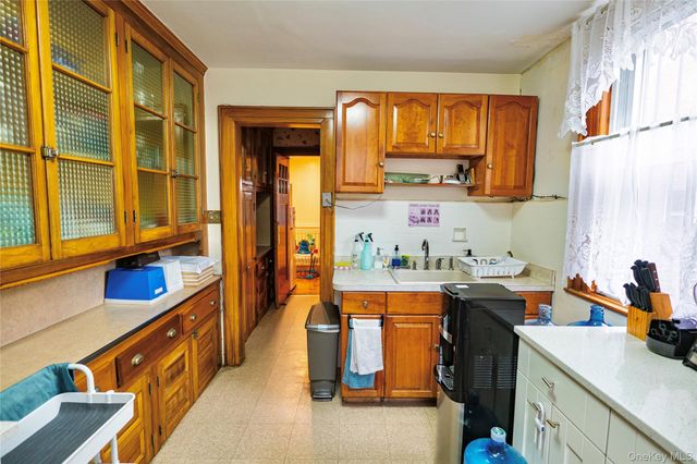88 Midwood Street, Brooklyn, NY 11225