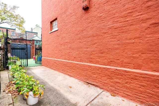 88 Midwood Street, Brooklyn, NY 11225