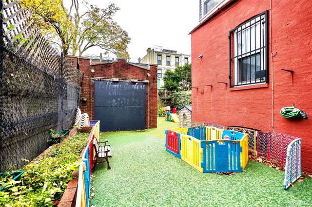 88 Midwood Street, Brooklyn, NY 11225