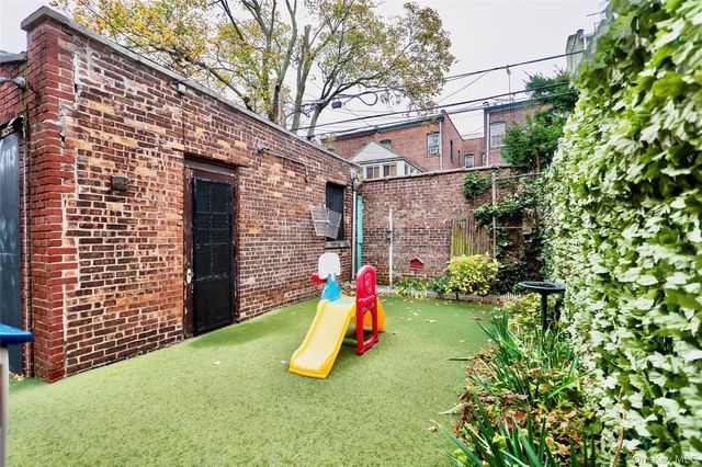 88 Midwood Street, Brooklyn, NY 11225