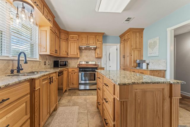 3035 Old Baker Rd, Zachary, LA 70791