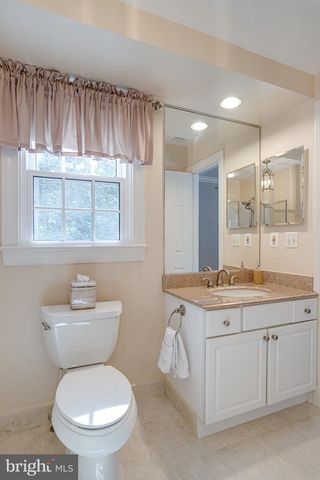 11901 CHAPEL RD, Clifton, VA 20124