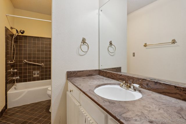 3923 S 122nd Street, Tulsa, OK 74146