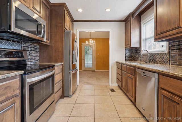 3923 S 122nd Street, Tulsa, OK 74146