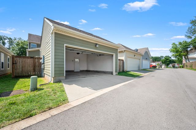 2002 Avery Park Dr, Smyrna, TN 37167