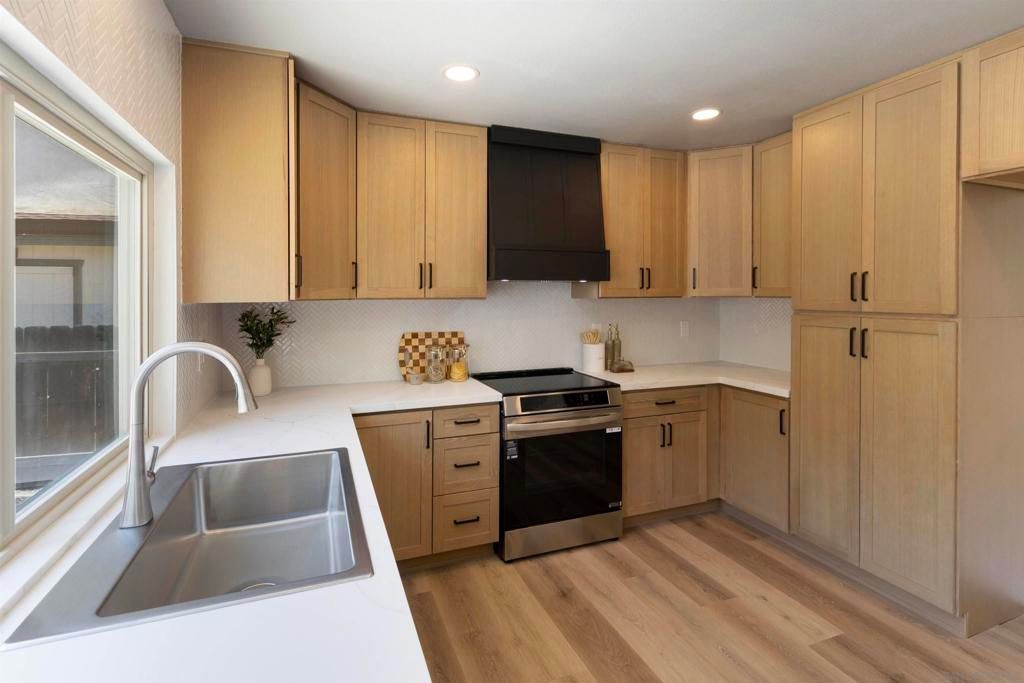 Image 5 of property listing at 7225 Laura, San Diego, CA 92120