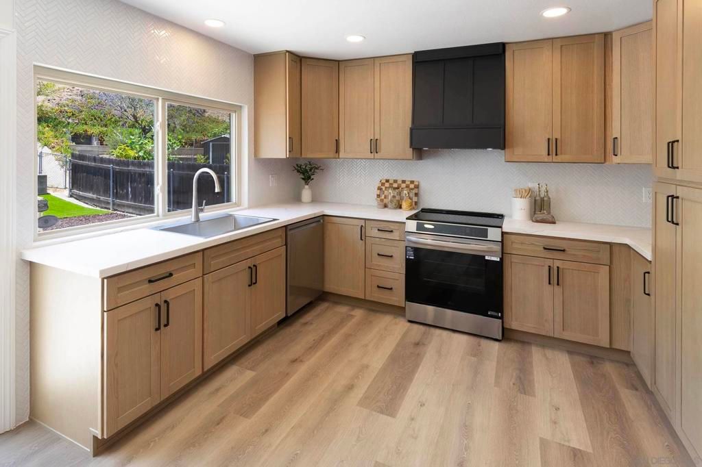 Image 6 of property listing at 7225 Laura, San Diego, CA 92120