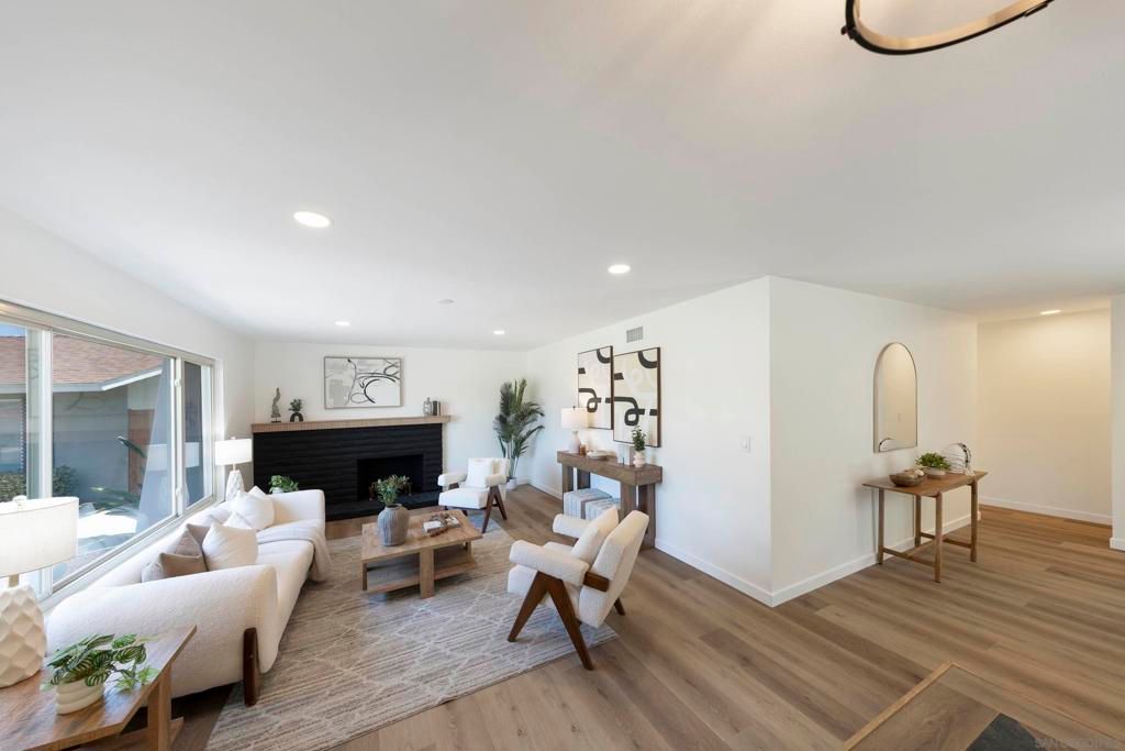Image 8 of property listing at 7225 Laura, San Diego, CA 92120