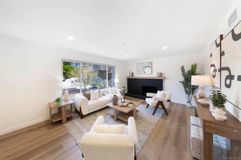Image 9 of property listing at 7225 Laura, San Diego, CA 92120