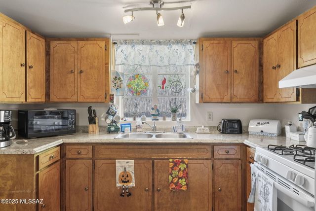 2023 E Frontage Rd, Tumacacori, AZ 85640