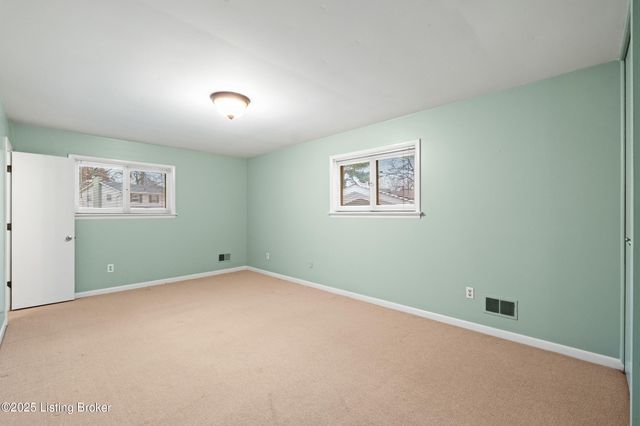 4094 Gilman Ave, Louisville, KY 40207