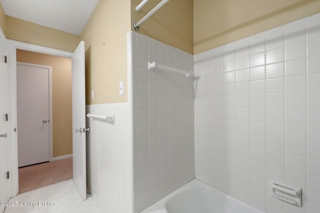 4094 Gilman Ave, Louisville, KY 40207