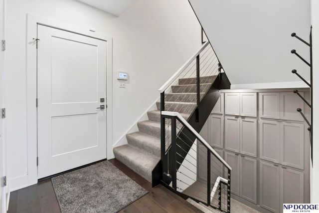 207 S 49th Street, Omaha, NE 68132