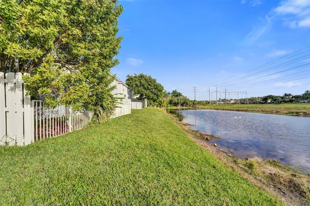 5029 SW 37th Ave, Fort Lauderdale, FL 33312