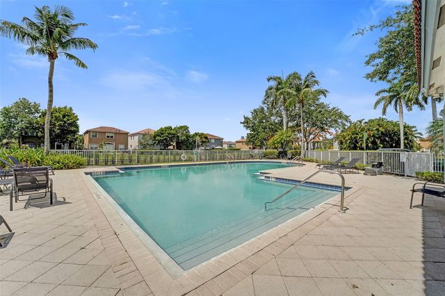 5029 SW 37th Ave, Fort Lauderdale, FL 33312