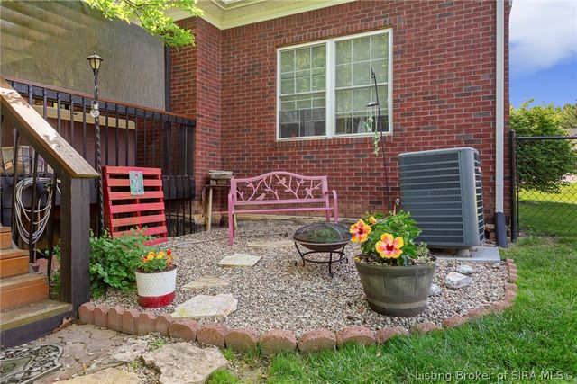 7805 Rain Creek Drive, Henryville, IN 47126
