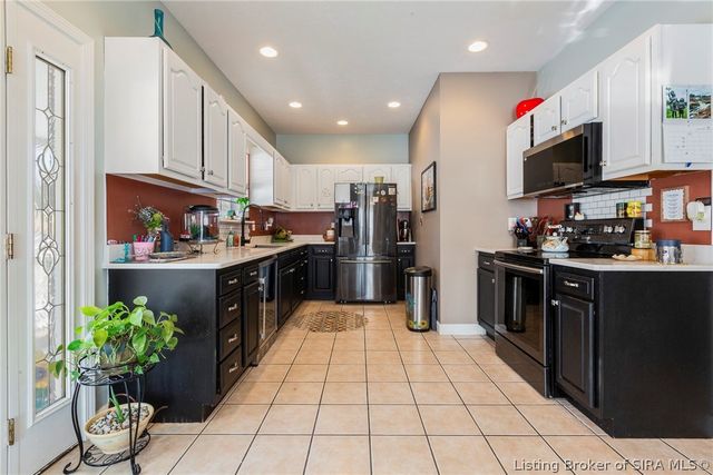 7805 Rain Creek Drive, Henryville, IN 47126
