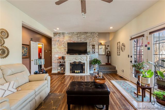 7805 Rain Creek Drive, Henryville, IN 47126