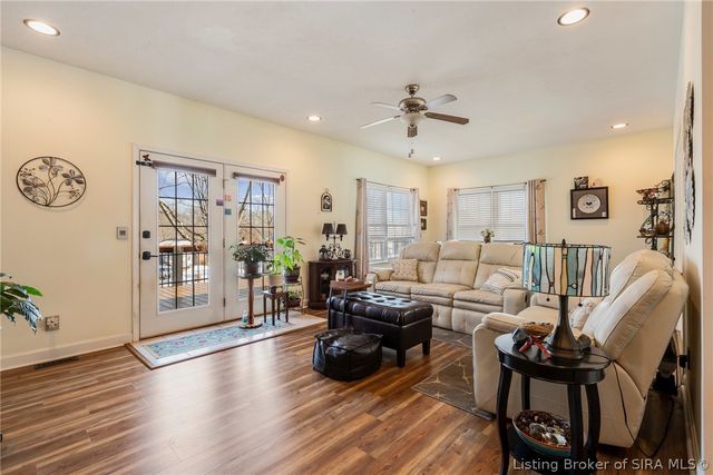 7805 Rain Creek Drive, Henryville, IN 47126