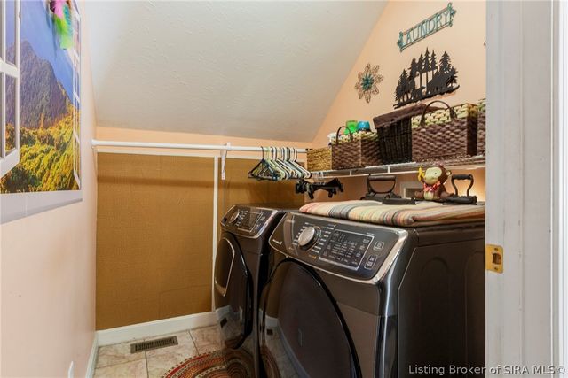 7805 Rain Creek Drive, Henryville, IN 47126